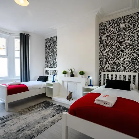 Brislington Base Super Convenient In South West By Stae-homes Apartment