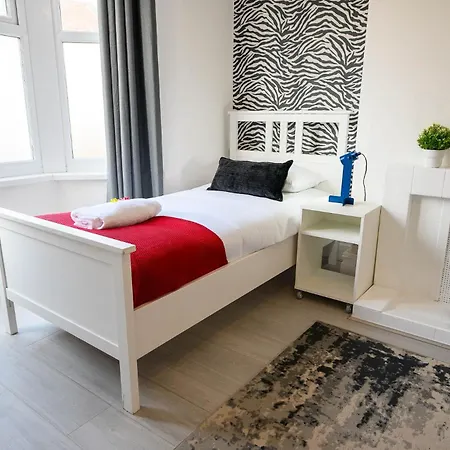 Brislington Base Super Convenient In South West By Stae-homes Apartment Bristol